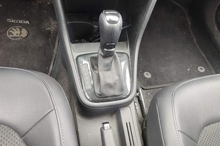 Used Skoda Rapid Spaceback 2016 Revised 1.6L Automatic Chuanxing Version Gear Lever