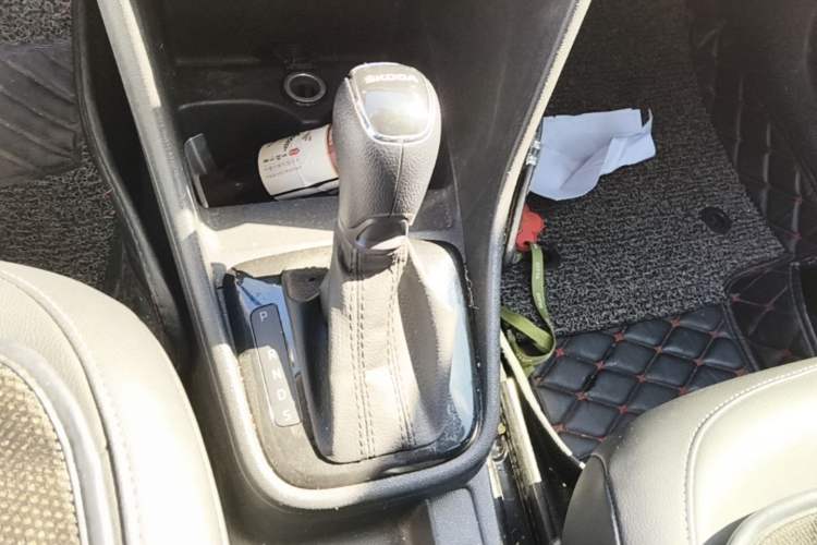 Used Skoda Rapid Spaceback 2016 Revised 1.6L Automatic Chuanxing Version Gear Lever