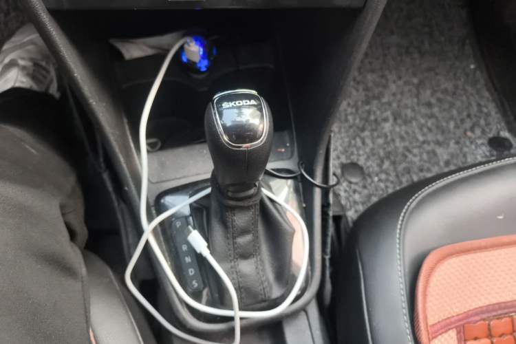 Used Skoda Rapid Spaceback 2016 Revised 1.6L Automatic Chuanxing Version Gear Lever