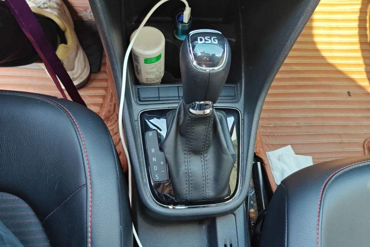 Used Skoda Rapid Spaceback 2016 Facelifted TSI230 DSG Smart Drive Version Gear Lever