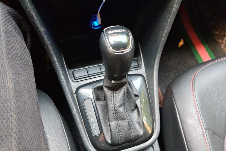 Used Skoda Rapid Spaceback 2016 Revised 1.6L Automatic Smart Drive Version Gear Lever