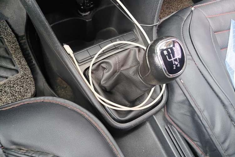 Used Skoda Rapid Spaceback 2016 Revised Version 1.4L Manual Front-Drive Edition Gear Lever