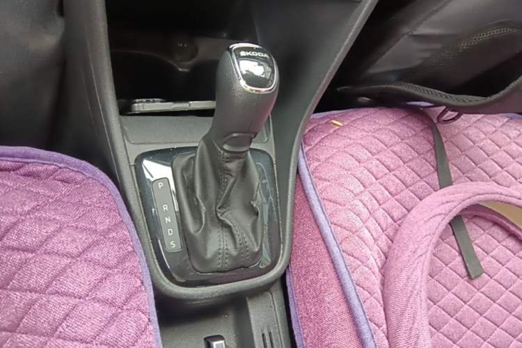 Used Skoda Rapid Spaceback 2016 Revised 1.6L Automatic Chuanxing Version Gear Lever