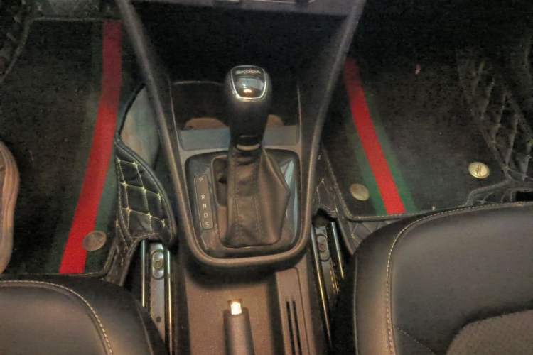 Used Skoda Rapid Spaceback 2016 Revised 1.6L Automatic Chuanxing Version Gear Lever