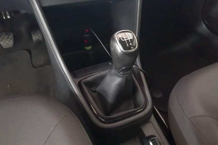 Used Skoda Rapid Spaceback 2016 Revised Version 1.4L Manual Front-Drive Edition Gear Lever