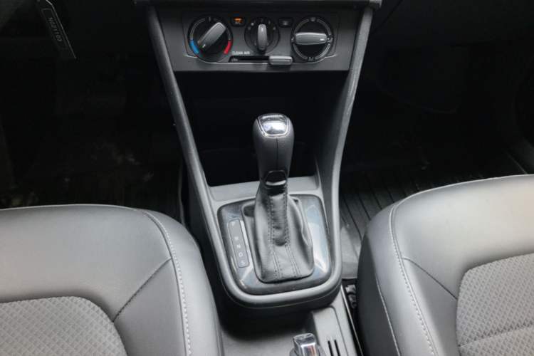 Used Skoda Rapid Spaceback 2016 1.6L Automatic Chuanxing Edition Gear Lever