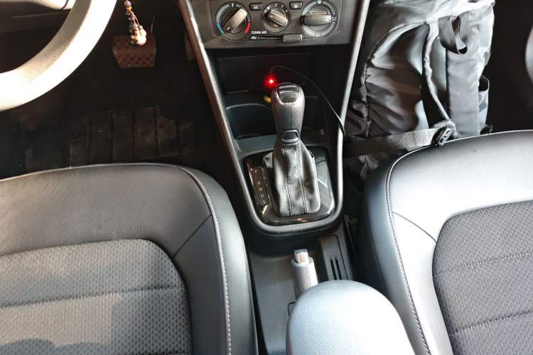 Used Skoda Rapid Spaceback 2016 Revised 1.6L Automatic Chuanxing Version Gear Lever