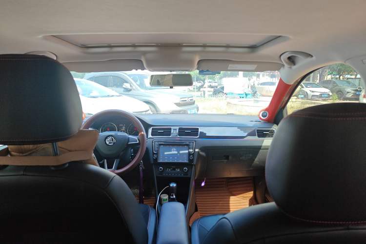 Used Skoda Rapid Spaceback 2016 Facelifted TSI230 DSG Smart Drive Version Headliner