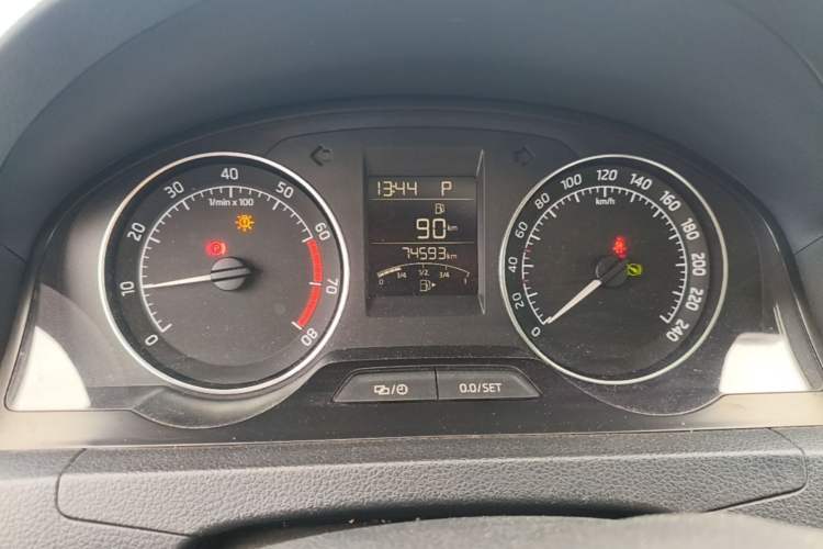 Used Skoda Rapid Spaceback 2016 Revised 1.6L Automatic Chuanxing Version Instrument Cluster