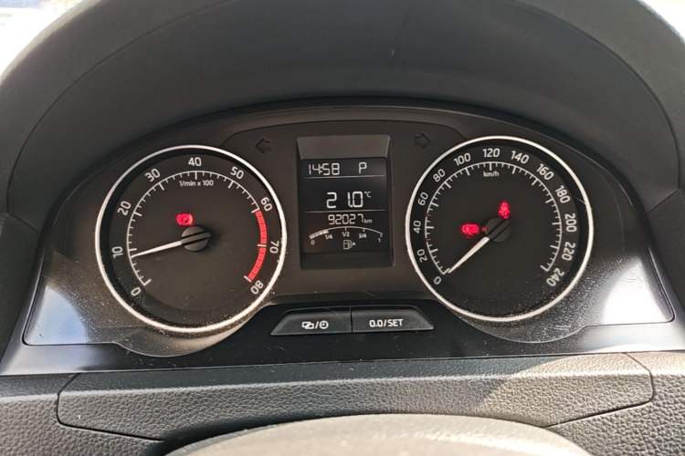 Used Skoda Rapid Spaceback 2016 Revised Version 1.6L Automatic Front-Drive Edition Instrument Cluster