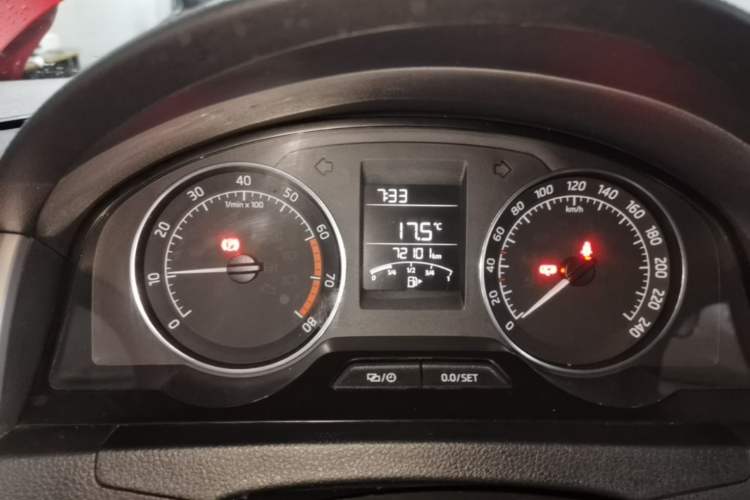 Used Skoda Rapid Spaceback 2016 Revised 1.6L Manual Chuanxing Edition Instrument Cluster