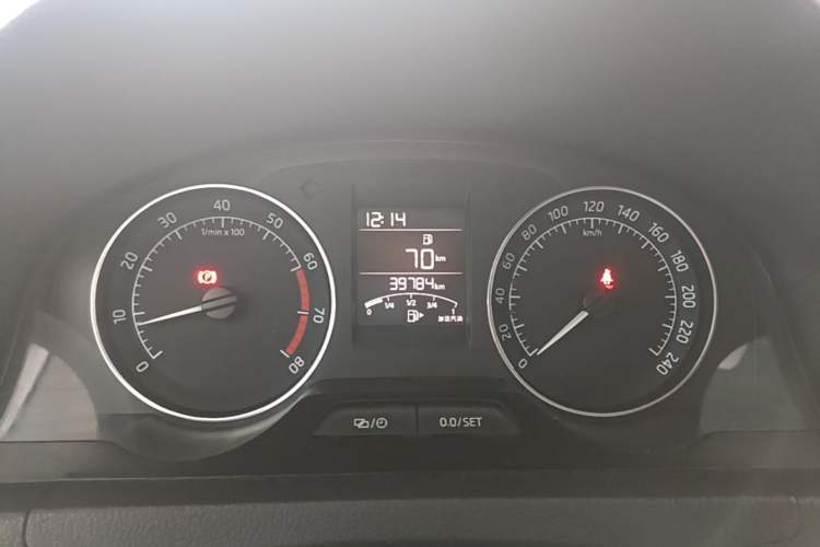 Used Skoda Rapid Spaceback 2016 Revised Version 1.6L Manual Front-Drive Edition Instrument Cluster