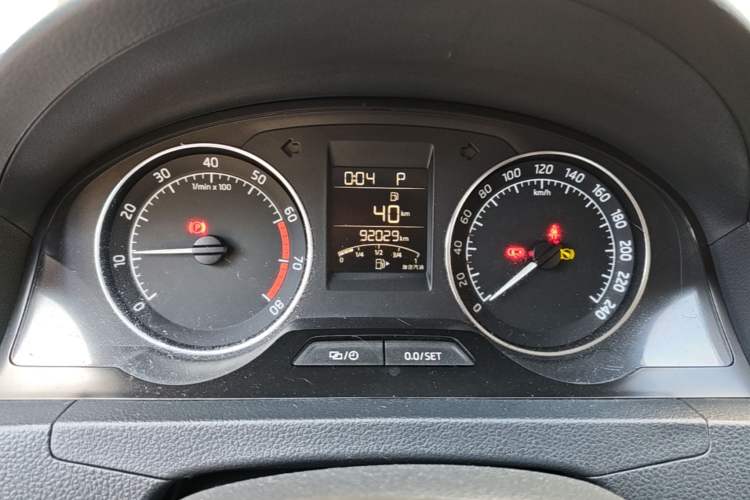 Used Skoda Rapid Spaceback 2016 Revised Version 1.6L Automatic Front-Drive Edition Instrument Cluster