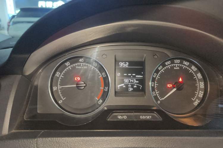 Used Skoda Rapid Spaceback 2016 Revised Version 1.4L Manual Front-Drive Edition Instrument Cluster