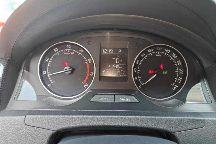 Used Skoda Rapid Spaceback 2016 Facelifted TSI230 DSG Smart Drive Version Instrument Cluster
