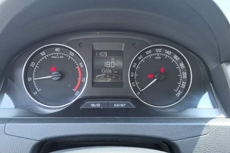 Used Skoda Rapid Spaceback 2016 Revised 1.6L Manual Chuanxing Edition Instrument Cluster