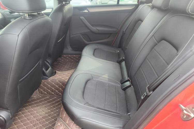 Used Skoda Rapid Spaceback 2016 Revised 1.6L Automatic Chuanxing Version Interior 1