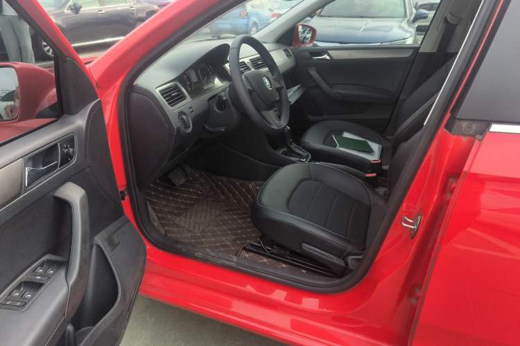Used Skoda Rapid Spaceback 2016 Revised 1.6L Automatic Chuanxing Version Interior 2