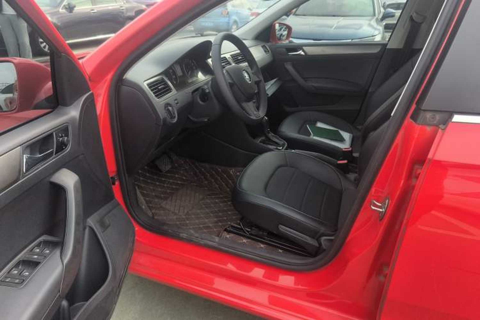 Used Skoda Rapid Spaceback 2016 Revised 1.6L Automatic Chuanxing Version Interior 2