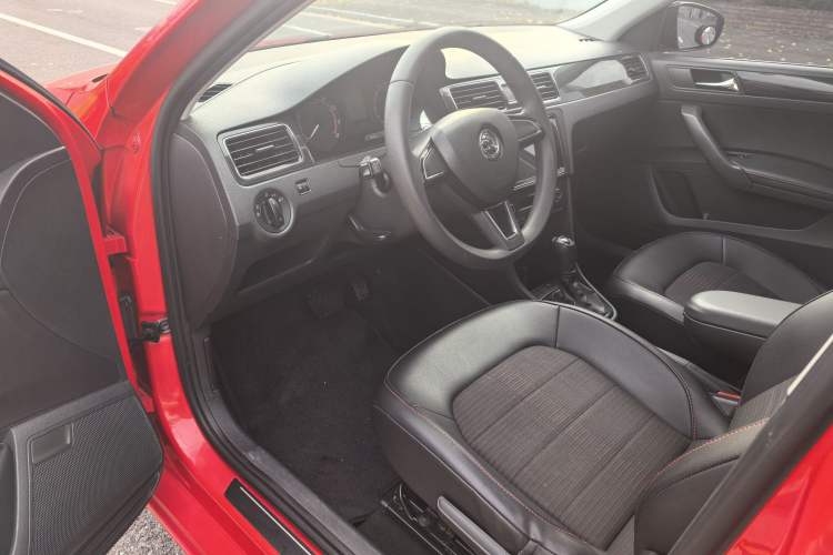 Used Skoda Rapid Spaceback 2016 Revised 1.6L Automatic Smart Drive Version Interior 2