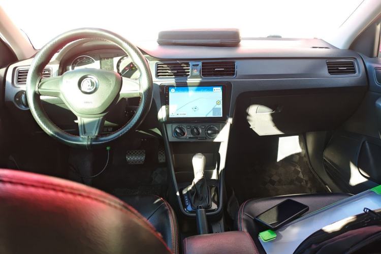 Used Skoda Rapid Spaceback 2016 Revised Version 1.6L Automatic Front-Drive Edition Interior 2