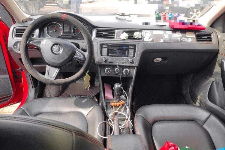 Used Skoda Rapid Spaceback 2016 Revised Version 1.6L Automatic Front-Drive Edition Interior 2