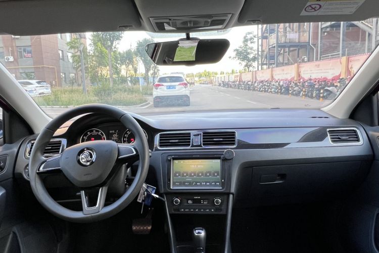 Used Skoda Rapid Spaceback 2016 Revised 1.6L Automatic Smart Drive Version Interior 4