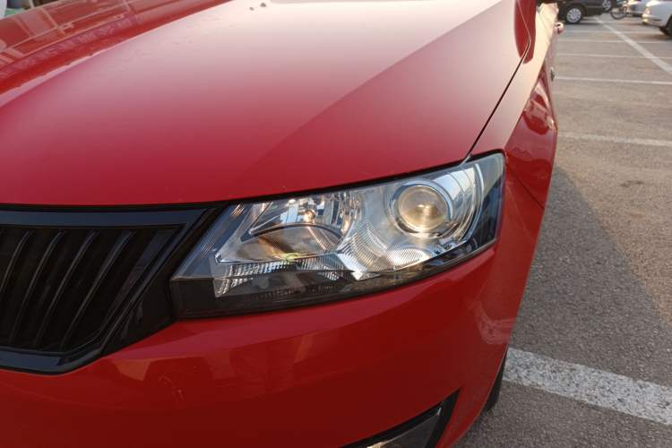 Used Skoda Rapid Spaceback 2016 1.6L Automatic Smart Drive Edition Left Front Headlight