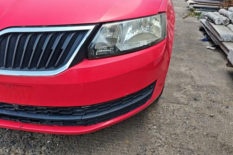 Used Skoda Rapid Spaceback 2016 Revised Version 1.6L Automatic Front-Drive Edition Left Front Headlight