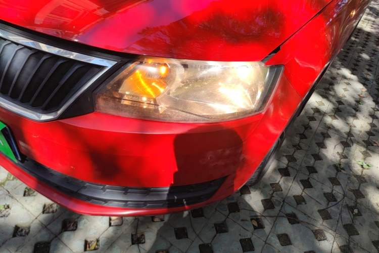 Used Skoda Rapid Spaceback 2016 Revised Version 1.6L Automatic Front-Drive Edition Left Front Headlight