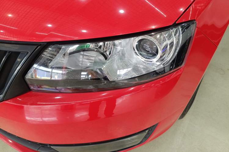 Used Skoda Rapid Spaceback 2016 Revised 1.6L Automatic Smart Drive Version Left Front Headlight