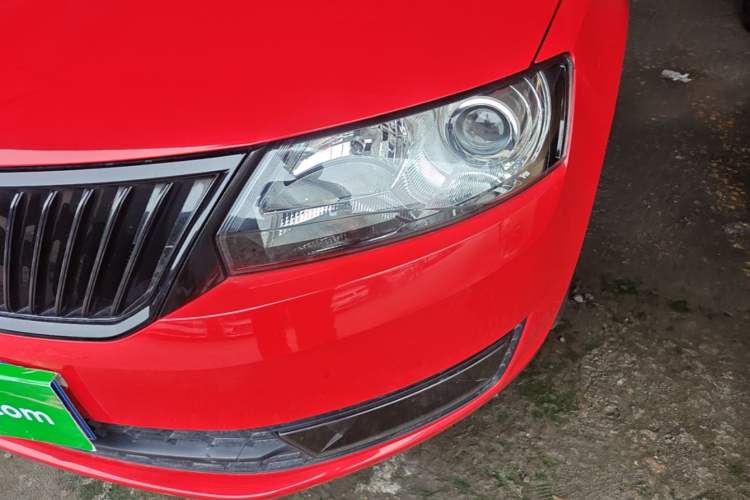 Used Skoda Rapid Spaceback 2016 1.6L Automatic Smart Drive Edition Left Front Headlight