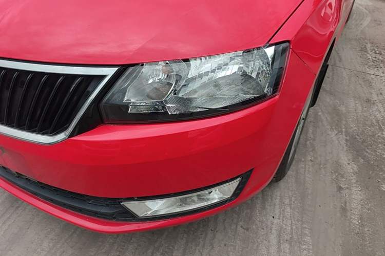 Used Skoda Rapid Spaceback 2016 Revised 1.6L Automatic Chuanxing Version Left Front Headlight