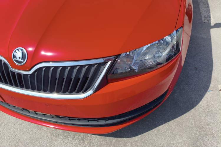Used Skoda Rapid Spaceback 2016 Revised Version 1.4L Manual Front-Drive Edition Left Front Headlight
