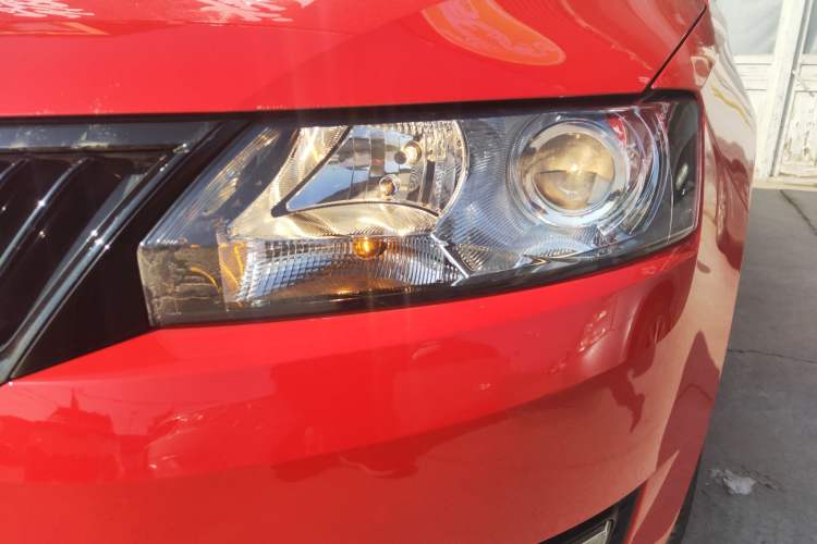 Used Skoda Rapid Spaceback 2016 Revised 1.6L Automatic Smart Drive Version Left Front Headlight