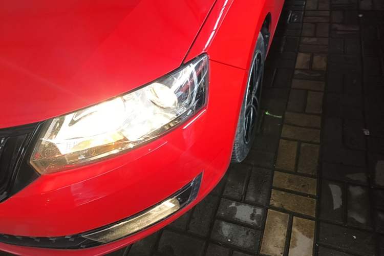 Used Skoda Rapid Spaceback 2016 Revised 1.6L Automatic Smart Drive Version Left Front Headlight