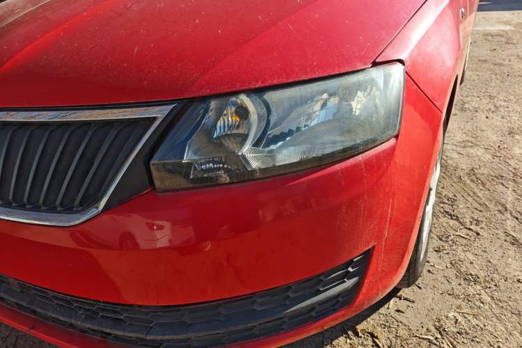 Used Skoda Rapid Spaceback 2016 Revised Version 1.6L Automatic Front-Drive Edition Left Front Headlight