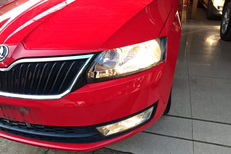 Used Skoda Rapid Spaceback 2016 Revised 1.6L Automatic Chuanxing Version Left Front Headlight