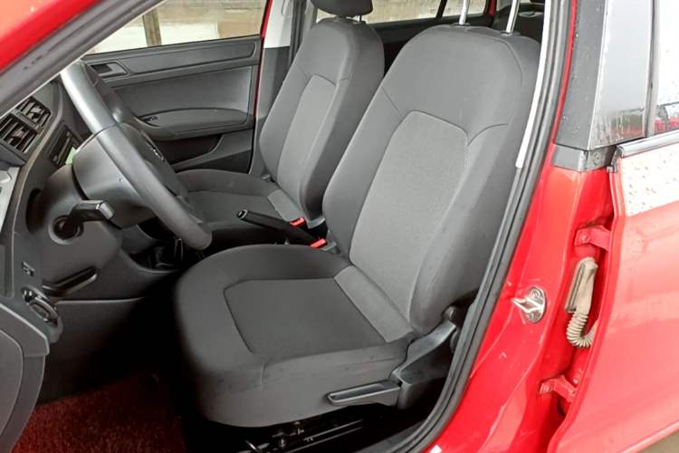 Used Skoda Rapid Spaceback 2016 Revised Version 1.6L Manual Front-Drive Edition Left Front Seat