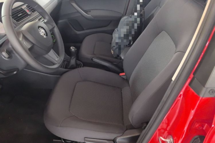 Used Skoda Rapid Spaceback 2016 Revised Version 1.4L Manual Front-Drive Edition Left Front Seat