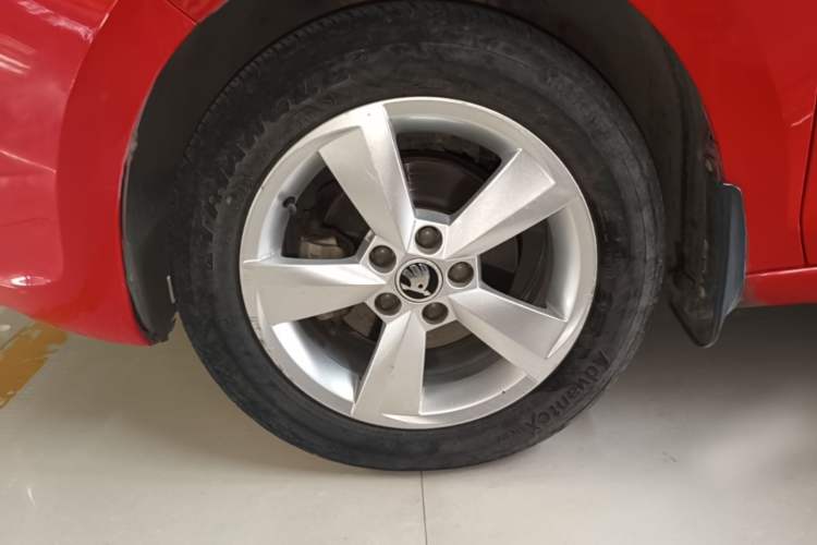 Used Skoda Rapid Spaceback 2016 Revised 1.6L Automatic Chuanxing Version Left Front Wheel Hub
