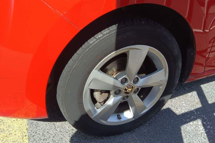 Used Skoda Rapid Spaceback 2016 Revised 1.6L Automatic Chuanxing Version Left Front Wheel Hub