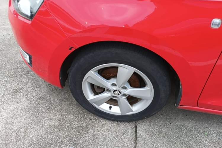 Used Skoda Rapid Spaceback 2016 1.6L Automatic Chuanxing Edition Left Front Wheel Hub