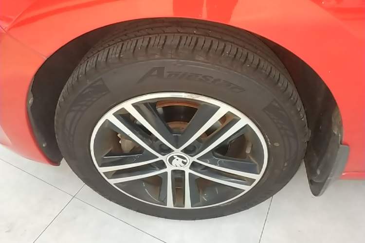 Used Skoda Rapid Spaceback 2016 Revised 1.6L Automatic Smart Drive Version Left Front Wheel Hub
