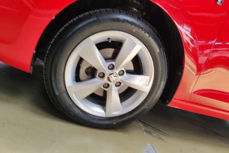 Used Skoda Rapid Spaceback 2016 Revised 1.6L Automatic Chuanxing Version Left Front Wheel Hub