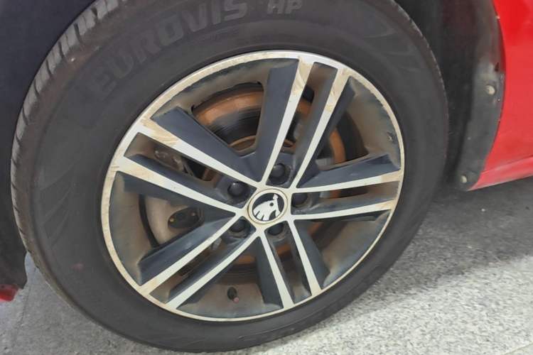 Used Skoda Rapid Spaceback 2016 Facelifted TSI230 DSG Smart Drive Version Left Front Wheel Hub