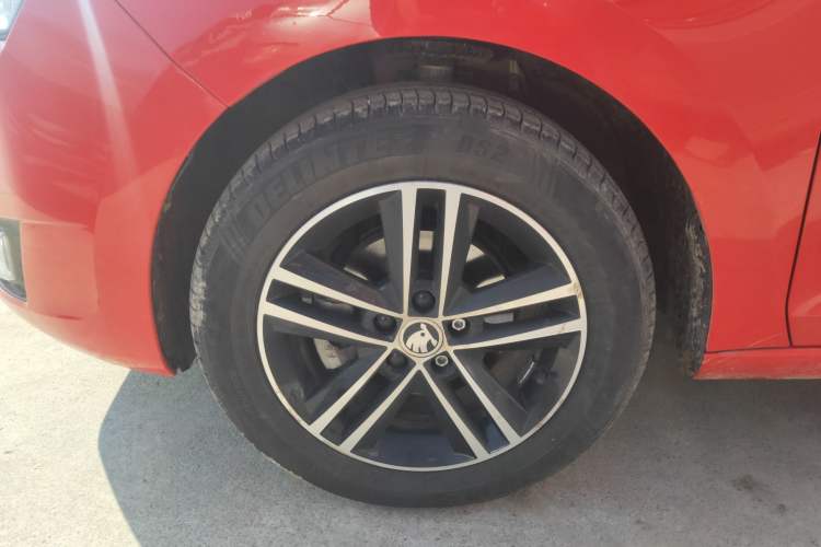 Used Skoda Rapid Spaceback 2016 Revised 1.6L Automatic Smart Drive Version Left Front Wheel Hub