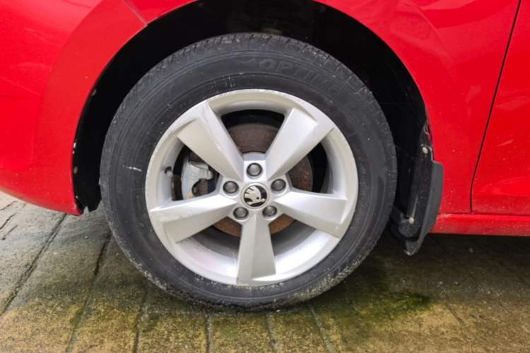 Used Skoda Rapid Spaceback 2016 1.6L Automatic Chuanxing Edition Left Front Wheel Hub