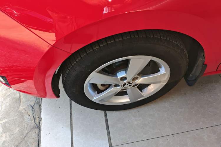 Used Skoda Rapid Spaceback 2016 Revised 1.6L Automatic Chuanxing Version Left Front Wheel Hub
