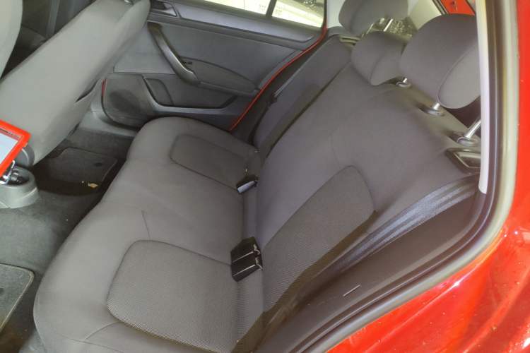 Used Skoda Rapid Spaceback 2016 Revised Version 1.6L Manual Front-Drive Edition Left Rear Seat